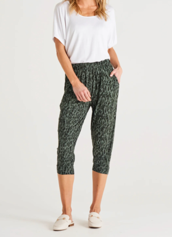 Tokyo Stretchy Mid-Rise Cropped 3/4 Jogger Pants - Abstract Green Print